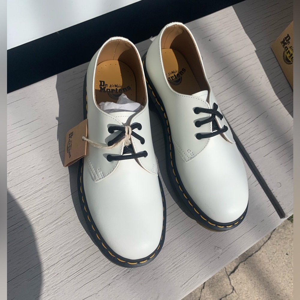 1461 smooth dr martens air wair in white NWT size US 7